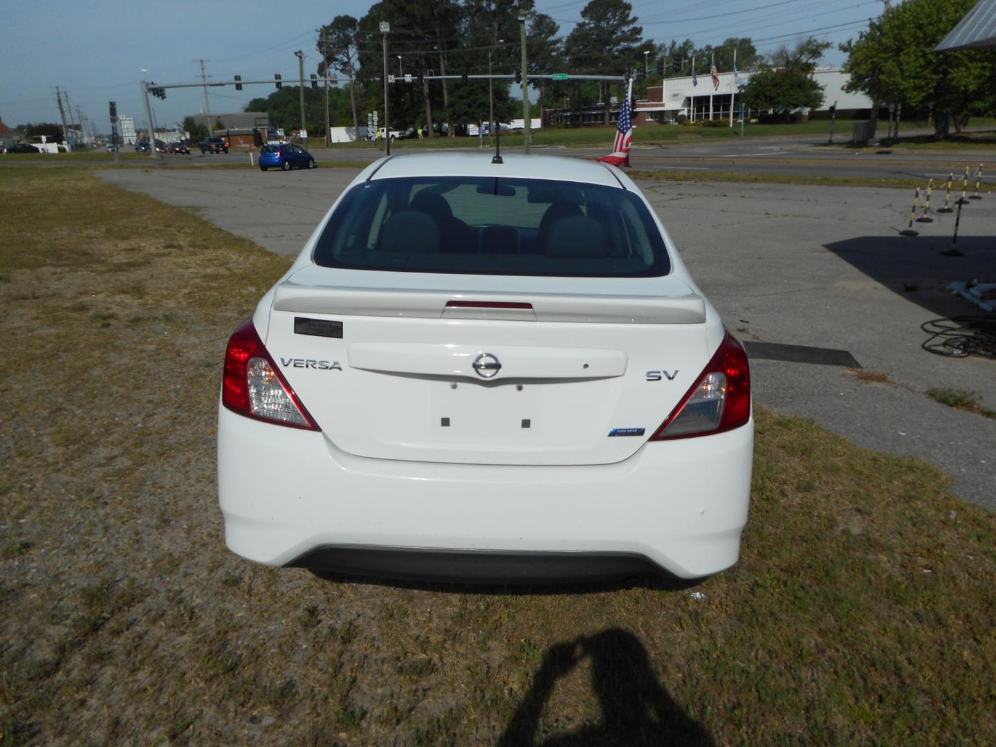 2016 White Nissan Versa (3N1CN7AP9GL) , located at 2553 Airline Blvd, Portsmouth, VA, 23701, (757) 488-8331, 36.813889, -76.357597 - ***VEHICLE TERMS*** Down Payment: $999 Weekly Payment: $100 APR: 23.9% Repayment Terms: 42 Months *** CALL ELIZABETH SMITH - DIRECTOR OF MARKETING @ 757-488-8331 TO SCHEDULE YOUR APPOINTMENT TODAY AND GET PRE-APPROVED RIGHT OVER THE PHONE*** - Photo#6